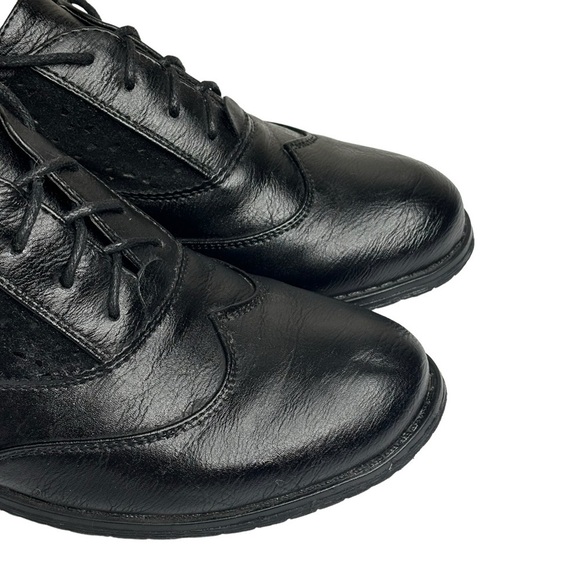 Mark & Maddux Black Wing Tip Lace Up Vegan Leather Perforated Suede Side Loafer - Picture 7 of 9